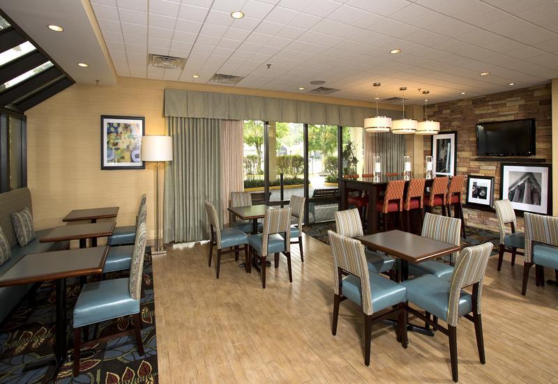 Hampton Inn Fairfax City Extérieur photo